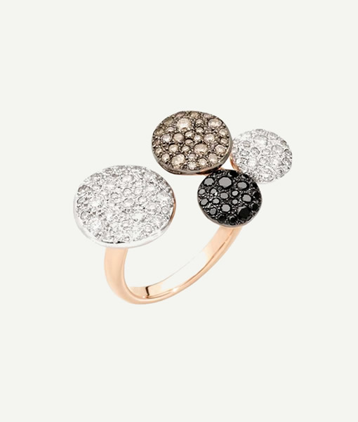 Anillo que combina diamantes de colores blanco, negro y marrón