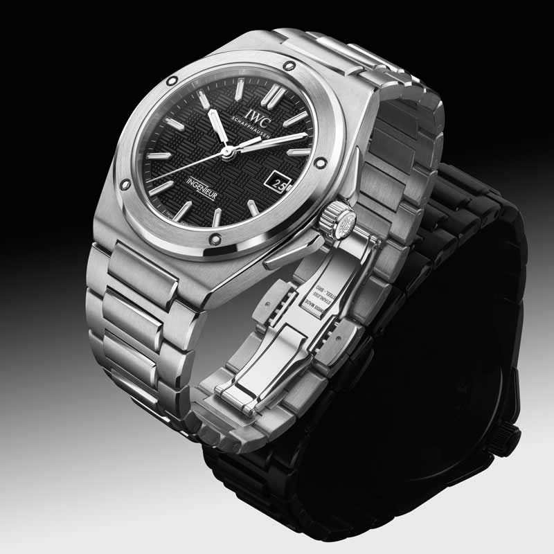 Nuevo modelo IWC Schaffhausen Ingenieur automático 40 en acero con esfera negra