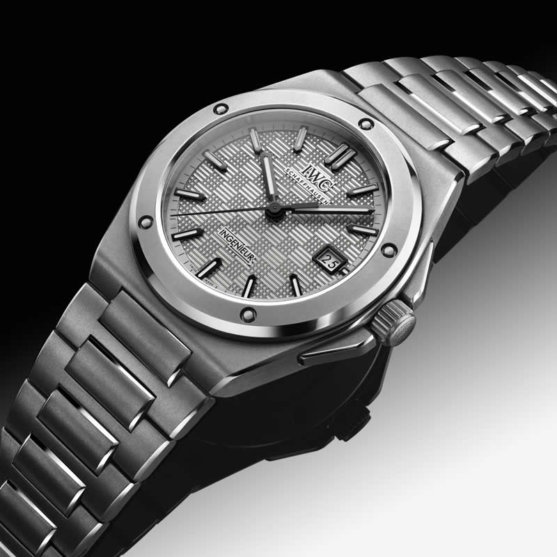 Nuevo modelo IWC Schaffhausen Ingenieur automático 40 en titanio con esfera gris