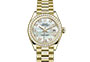 Rolex Lady-Datejust de oro amarillo, diamantes y esfera de nácar blanco engastada de diamantes en Relojería Alemana