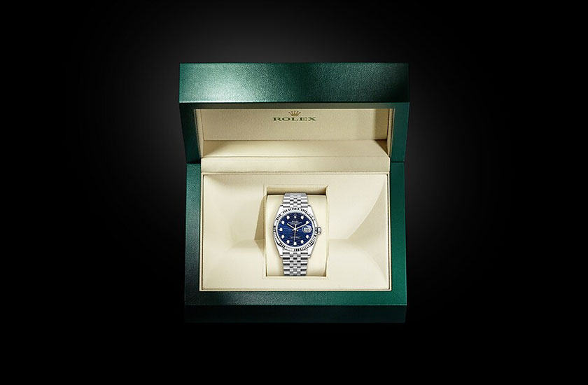 Reloj Rolex Datejust 36 acero Oystersteel, oro blanco y esfera azul vivo, motivo «acanalado», engastada de diamantes en su estuche Relojería Alemana