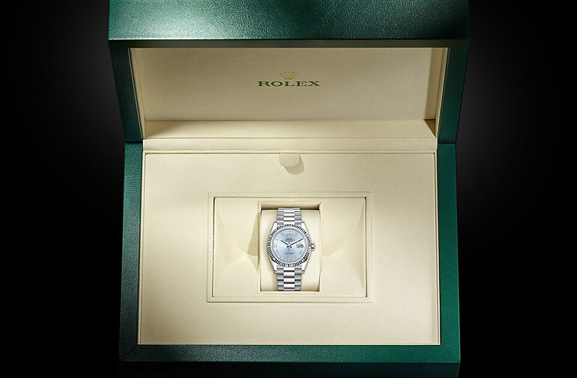 Rolex Day-Date 36 de platino y esfera azul glaciar en su estuche Relojería Alemana