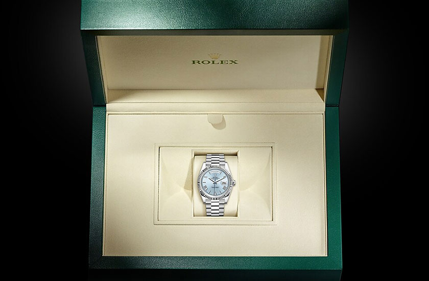 Rolex Day-Date 40 de platino y esfera azul glaciar en su estuche Relojería Alemana