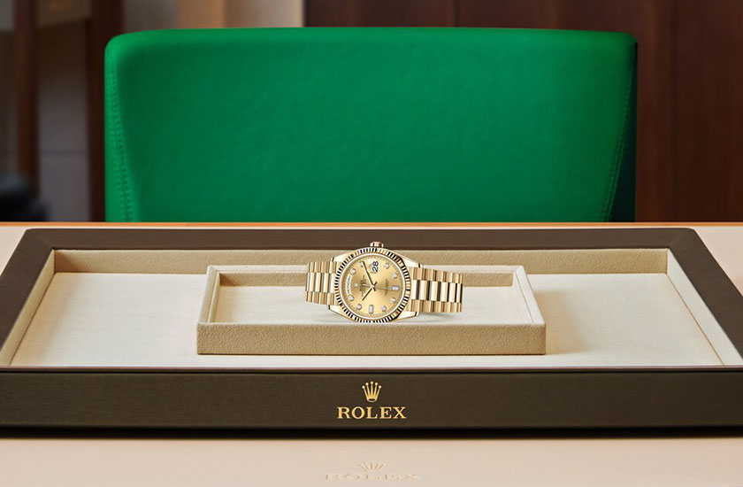  Rolex Day-Date 36 de oro amarillo y esfera color champagne engastada de diamantes watchdesk en Relojería Alemana
