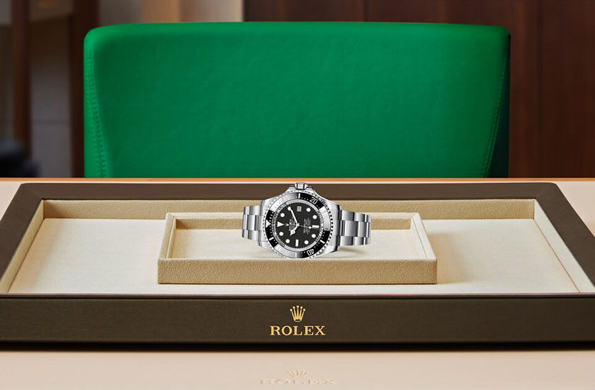 Presentation watchdesk reloj Rolex Deepsea Oystersteel, and Black Dial in Relojería Alemana