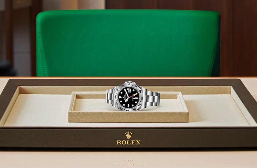 Presentación watchdesk reloj Rolex Explorer II de acero Oystersteel y esfera blanca en Relojería Alemana
