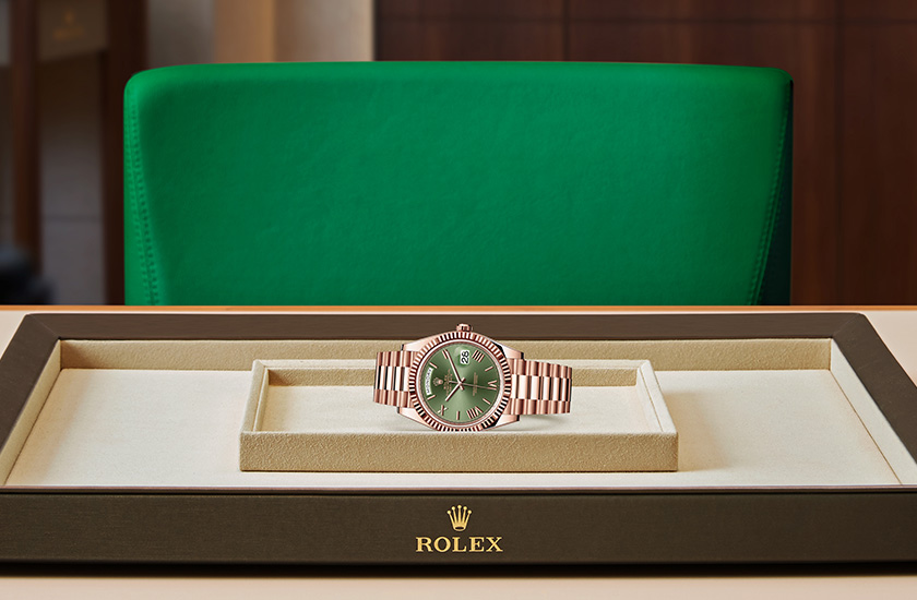 Rolex Day-Date 40 Everose gold and Olive Green Dial watchdesk in Relojería Alemana