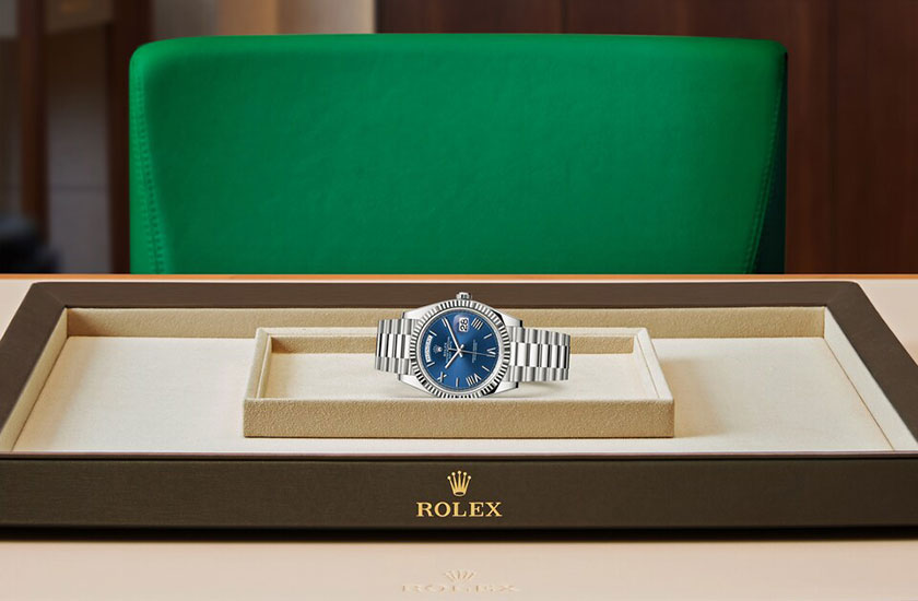  Rolex Day-Date 40 de oro blanco y esfera azul vivo watchdesk  en Relojería Alemana