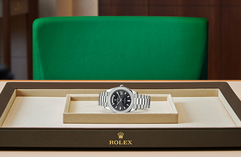 Rolex Day-Date 40 white gold, diamonds and Black Dial set with diamonds in Relojería Alemana