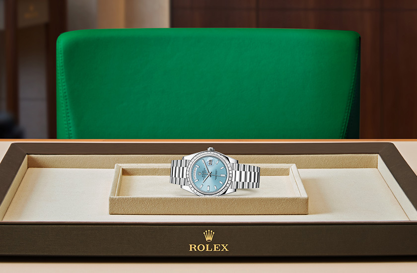 Rolex Day-Date 40 de platinum and blue dial glaciar in Relojería Alemana