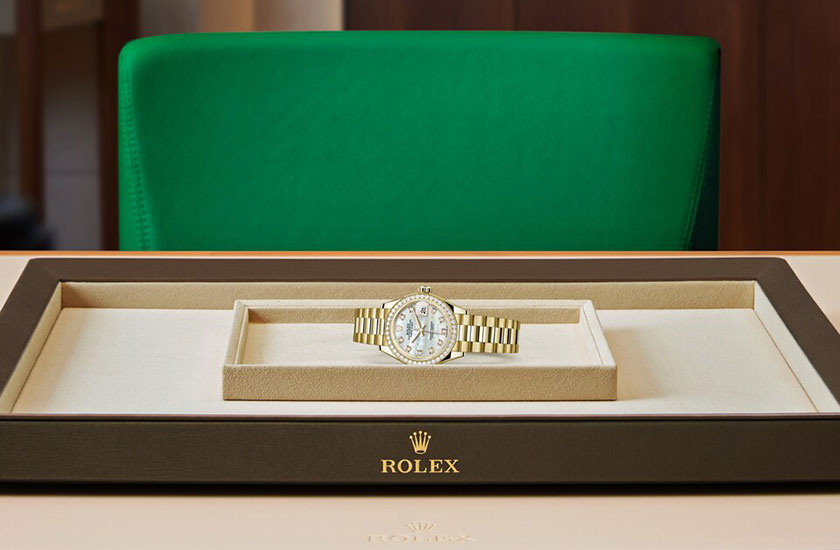 Presentation reloj Rolex Lady-Datejust yellow gold, diamonds and White White mother-of-pearl dial engastada de diamantesin Relojería Alemana