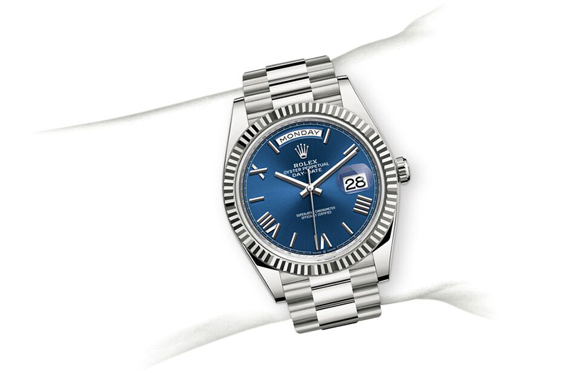 Simulation wrist Rolex Day-Date 40 white gold and vivid blue dial in Relojería Alemana