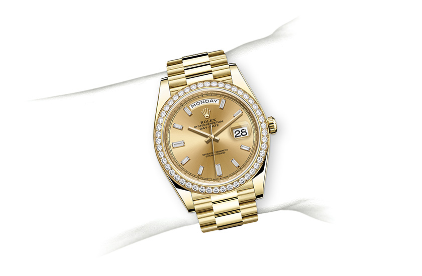 Simulation wrist Rolex Day-Date 40 yellow gold, diamonds and champagne dial in Relojería Alemana