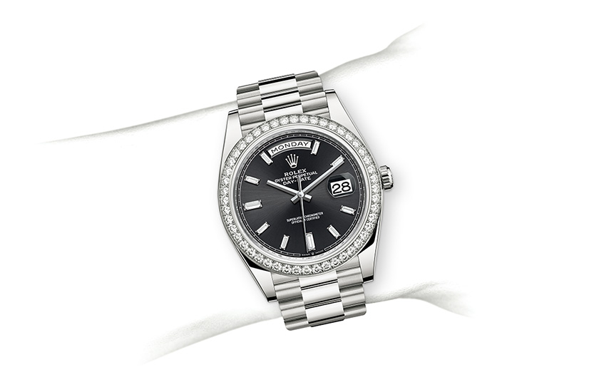 Simulation wrist Rolex Day-Date 40 white gold, diamonds and Black Dial set with diamonds in Relojería Alemana